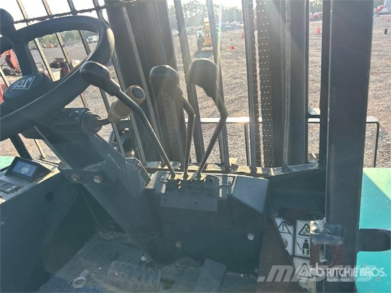 JCB 940 8000 lb 4x4 Rough Terrain Forklift 越野叉车|叉装车