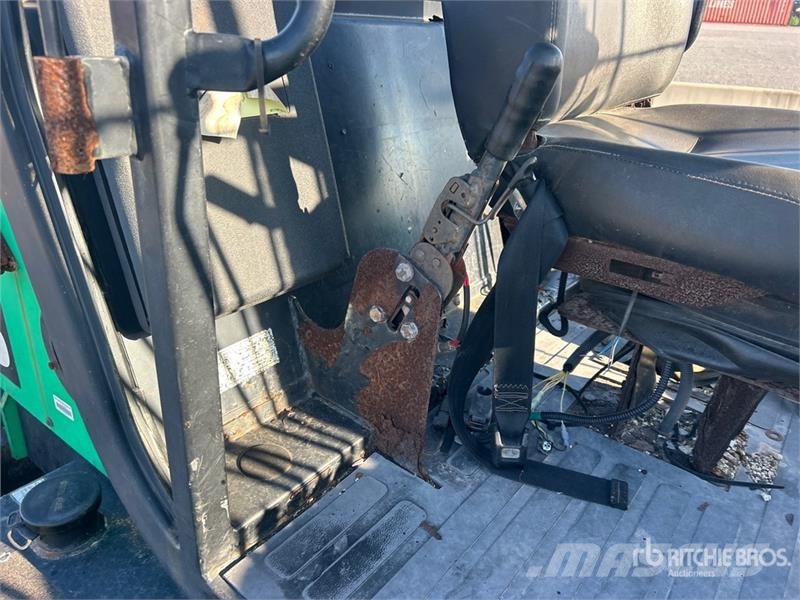 JCB 940 8000 lb 4x4 Rough Terrain Forklift 越野叉车|叉装车