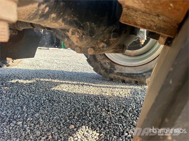 JCB 940 8000 lb 4x4 Rough Terrain Forklift 越野叉车|叉装车
