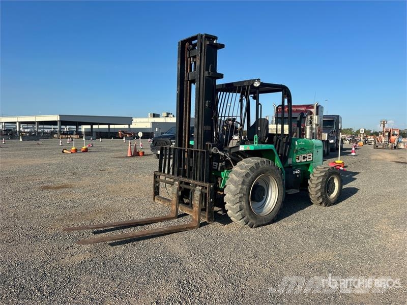 JCB 940 8000 lb 4x4 Rough Terrain Forklift 越野叉车|叉装车