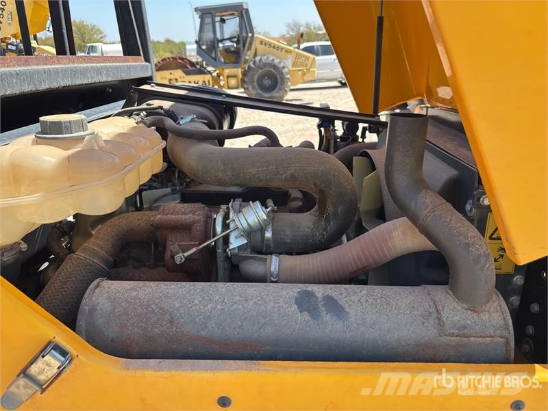 JCB 950 10000 lb 4x2 Rough Terrain Forklift Terrängtruck