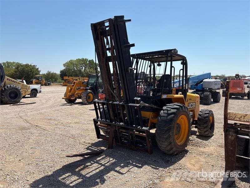 JCB 950 10000 lb 4x2 Rough Terrain Forklift Terrängtruck