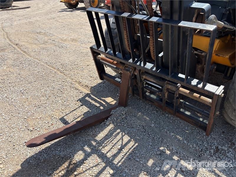 JCB 950 10000 lb 4x2 Rough Terrain Forklift Terrängtruck