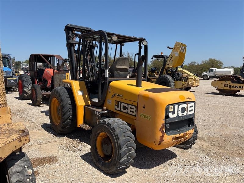 JCB 950-4 10000 lb 4x2 Rough Terrain Forklift Elevatore per esterni