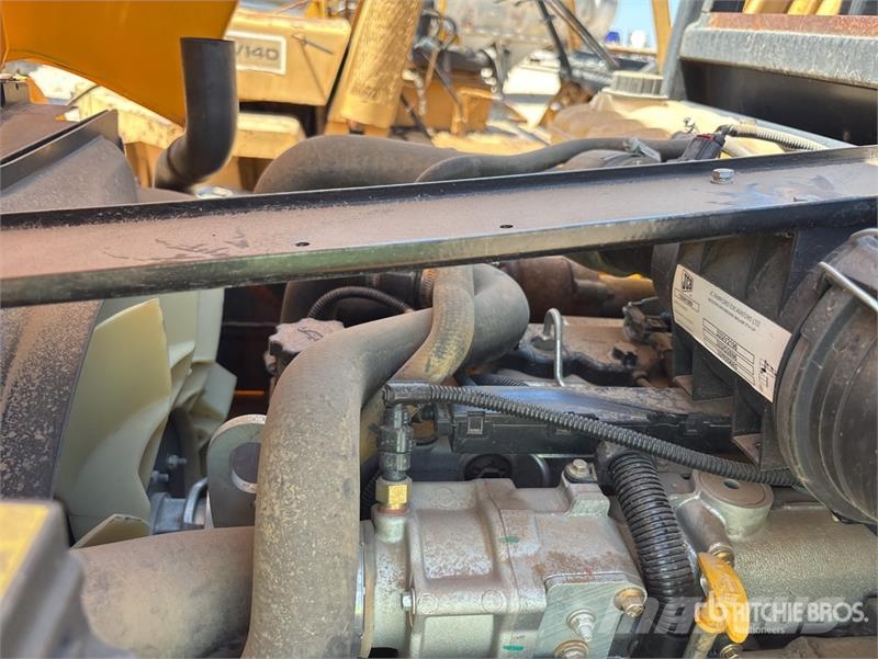 JCB 950-4 10000 lb 4x2 Rough Terrain Forklift Elevatore per esterni