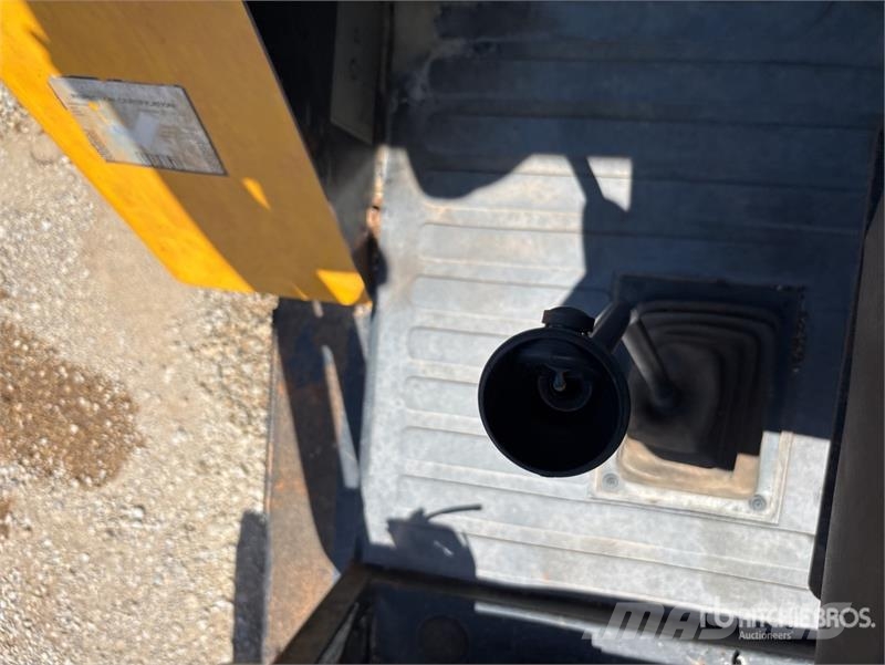 JCB 950-4 10000 lb 4x2 Rough Terrain Forklift Elevatore per esterni