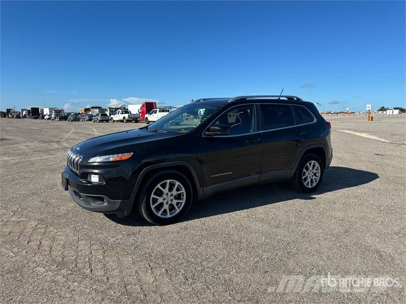 Jeep Cherokee Latitude 2WD SUV Otomobiller