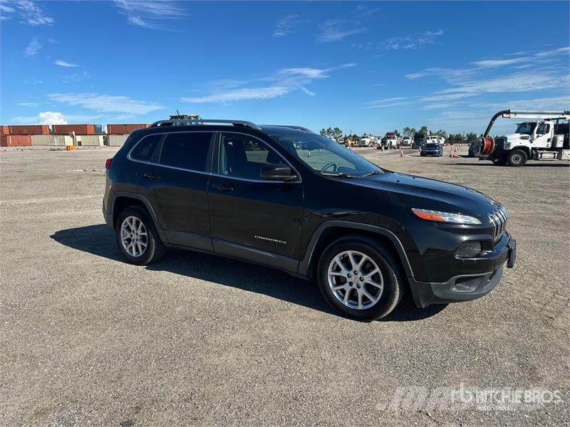 Jeep Cherokee Latitude 2WD SUV Otomobiller