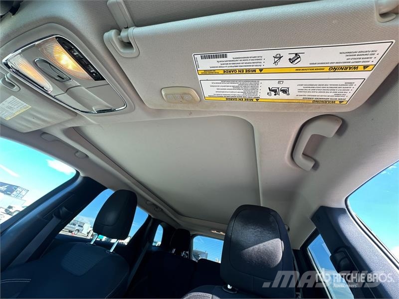 Jeep Cherokee Latitude 2WD SUV Otomobiller