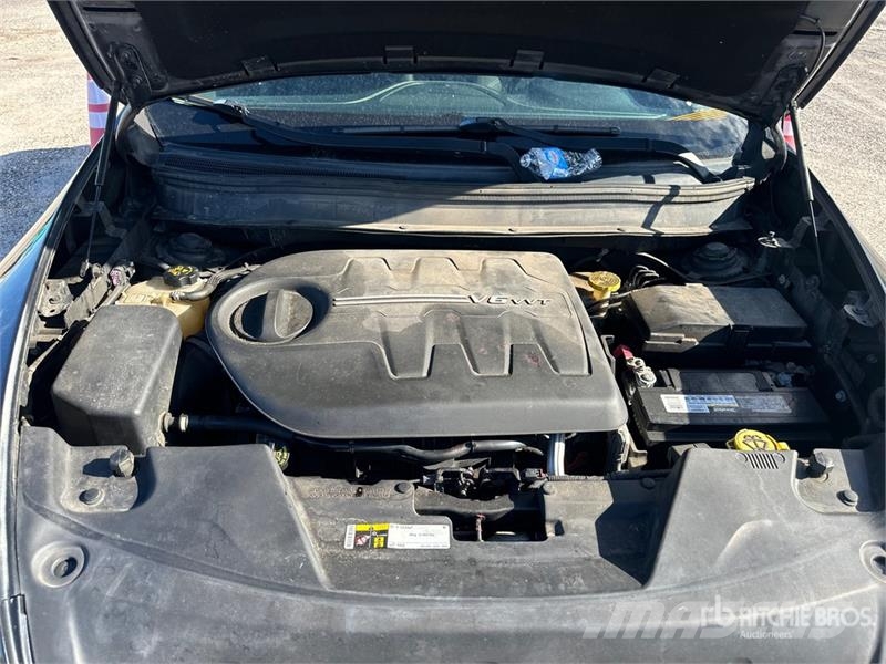 Jeep Cherokee Latitude 2WD SUV Otomobiller