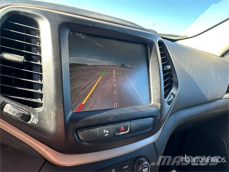 Jeep Cherokee Latitude 2WD SUV Otomobiller
