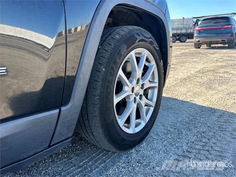 Jeep Cherokee Latitude 2WD SUV Otomobiller
