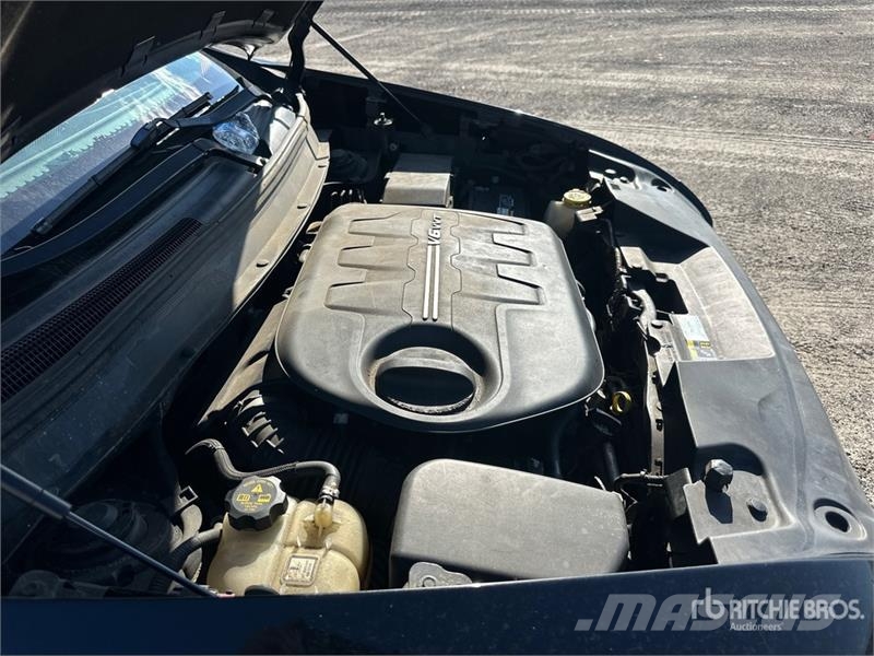 Jeep Cherokee Latitude 2WD SUV Otomobiller