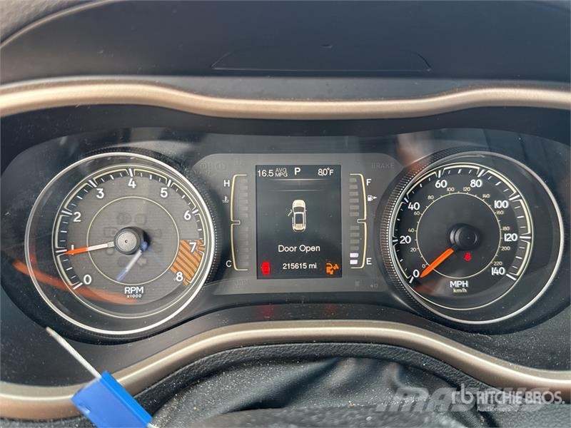 Jeep Cherokee Latitude 2WD SUV 汽车