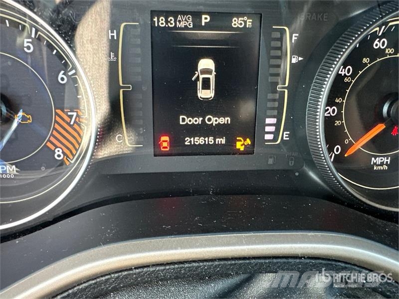 Jeep Cherokee Latitude 2WD SUV Otomobiller
