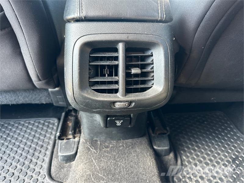 Jeep Cherokee Latitude 2WD SUV Otomobiller