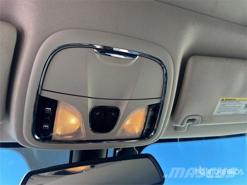 Jeep Cherokee Latitude 2WD SUV Otomobiller