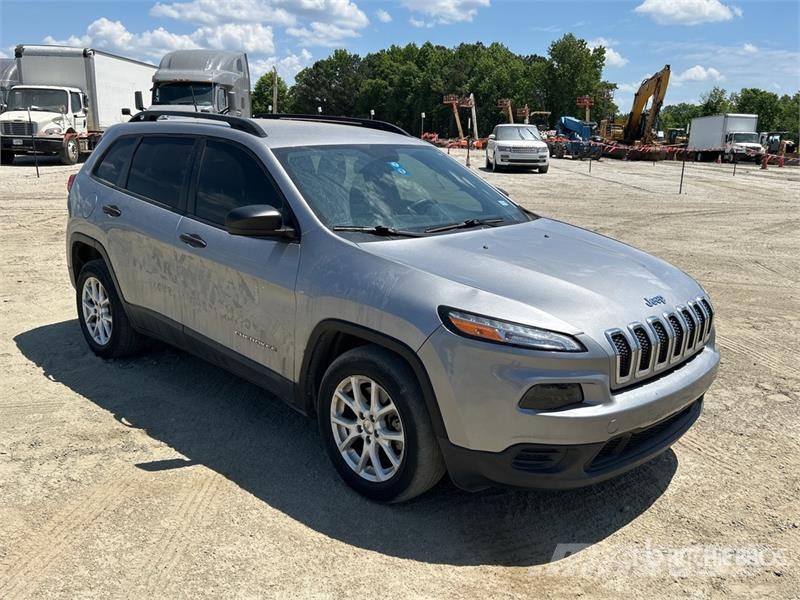 Jeep Cherokee Sport 2WD SUV Personbilar