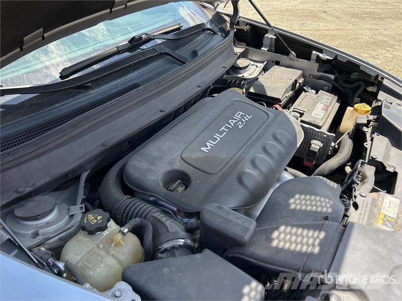 Jeep Cherokee Sport 2WD SUV Personbilar