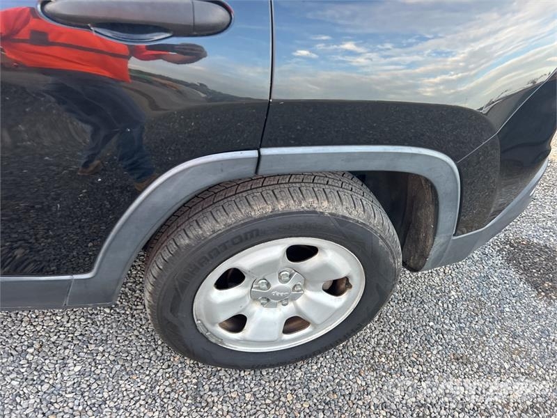 Jeep Cherokee Sport 2WD SUV Cars