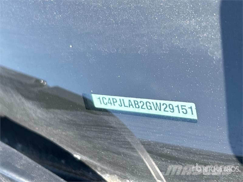 Jeep Cherokee Sport 2WD SUV Personbilar