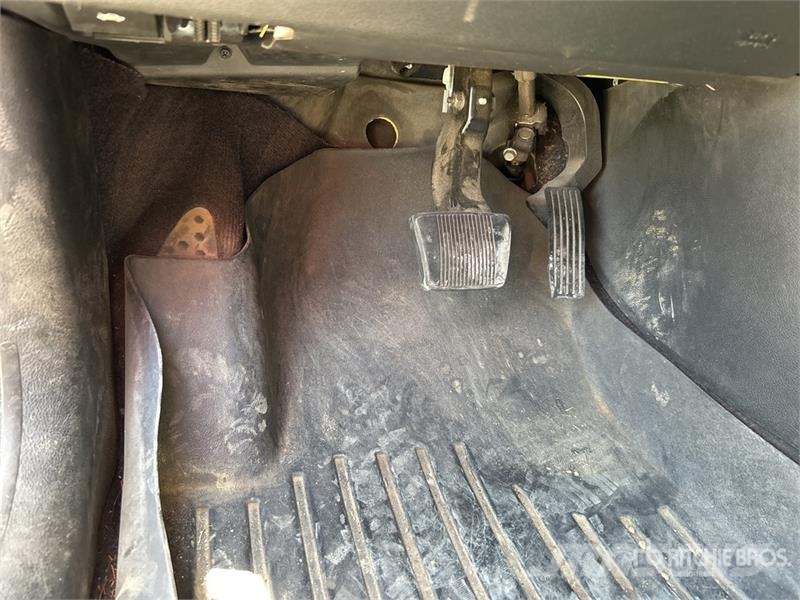 Jeep Cherokee Sport 2WD SUV Personbilar