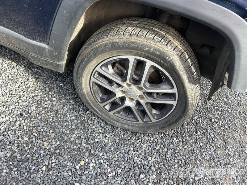Jeep Compass 2WD SUV (Inoperable) Carros