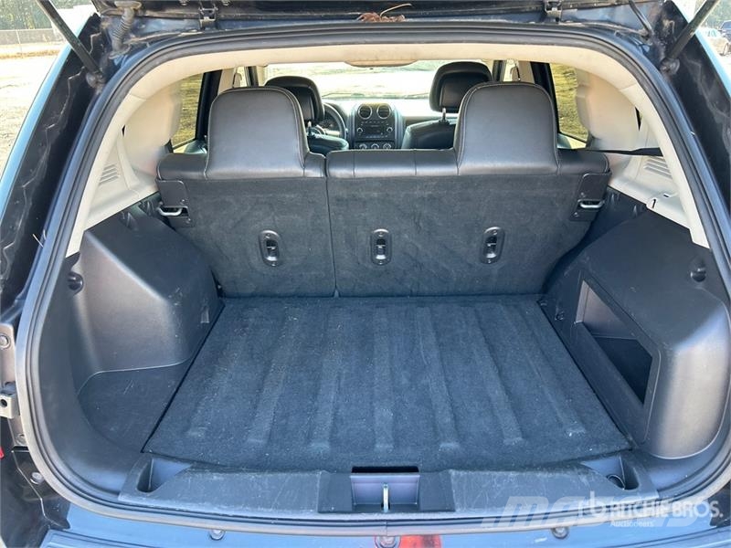 Jeep Compass Sport 2WD SUV Carros Ligeiros