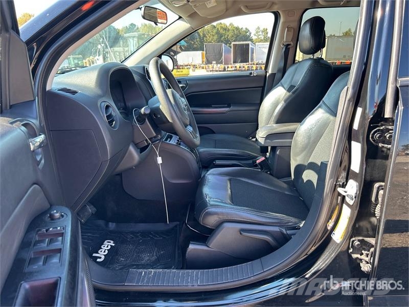 Jeep Compass Sport 2WD SUV Carros Ligeiros