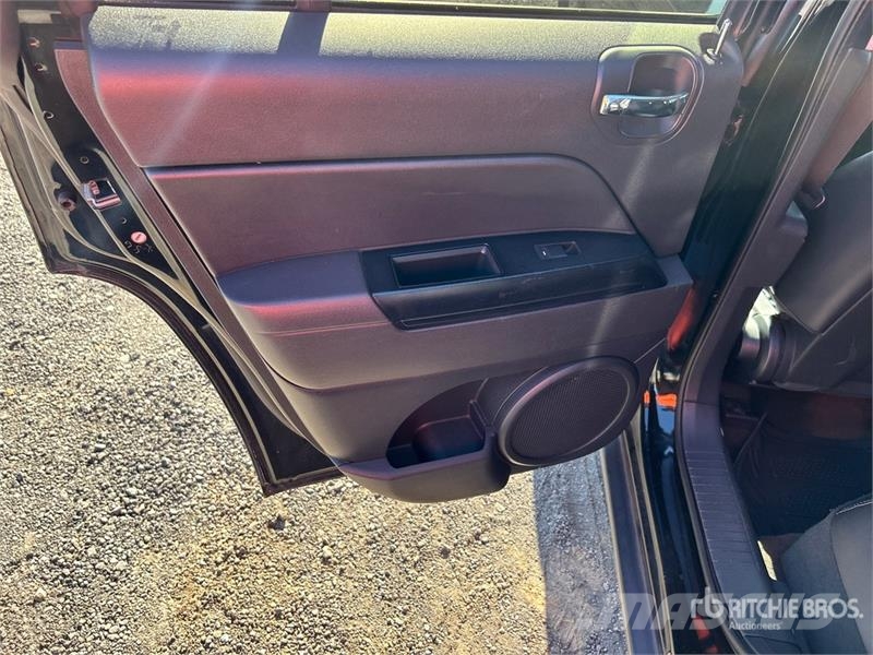 Jeep Compass Sport SUV Avtomobili
