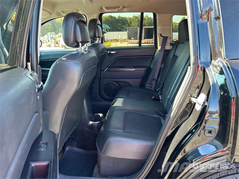 Jeep Compass Sport SUV Avtomobili