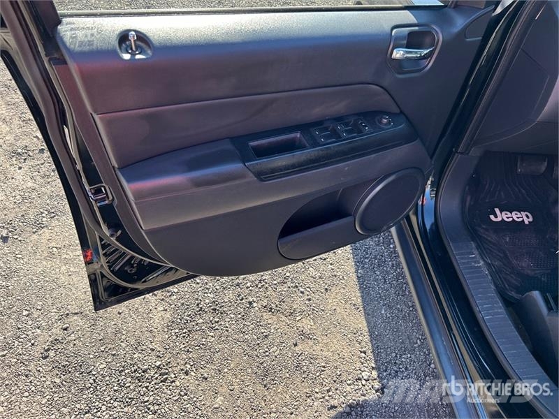 Jeep Compass Sport SUV Avtomobili