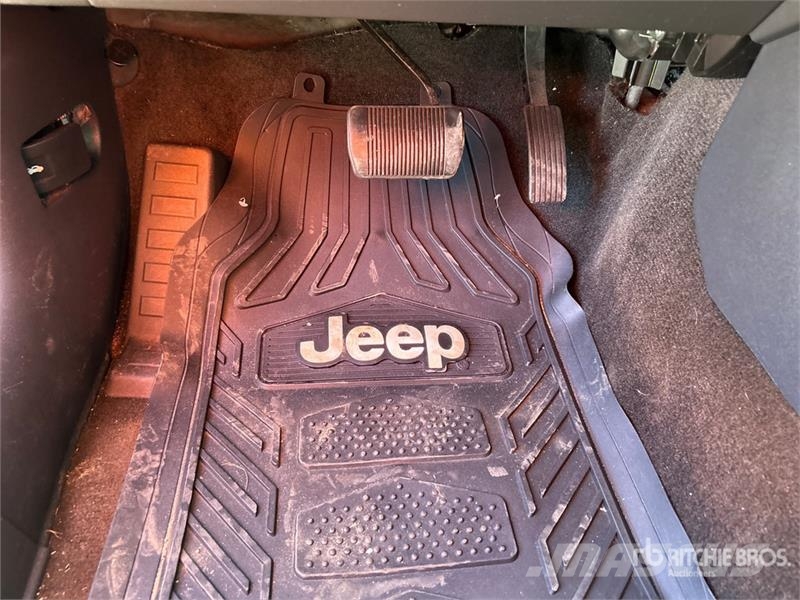 Jeep Compass Sport SUV Avtomobili