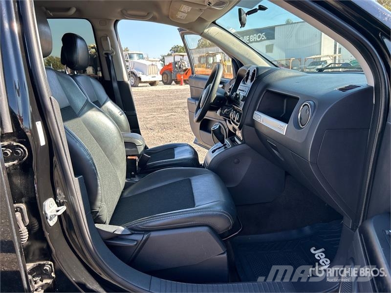 Jeep Compass Sport SUV Avtomobili