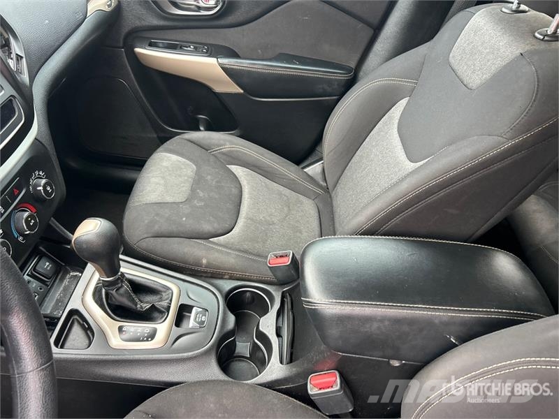 Jeep Grand Cherokee Laredo Automašīnas