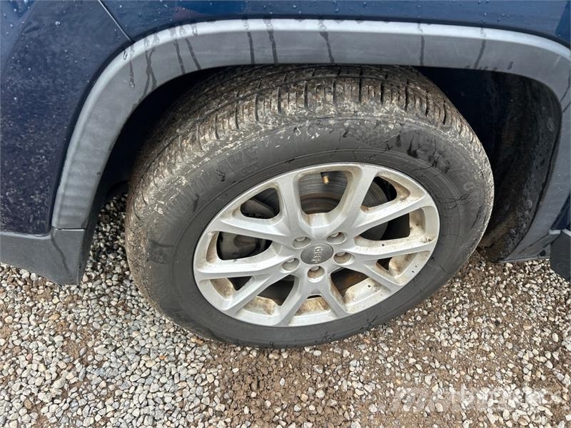 Jeep Grand Cherokee Laredo Automašīnas