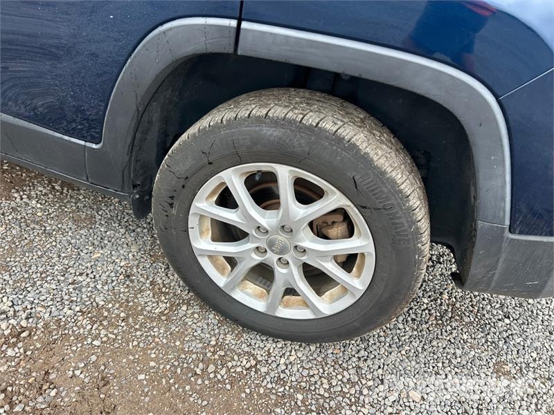 Jeep Grand Cherokee Laredo Automašīnas