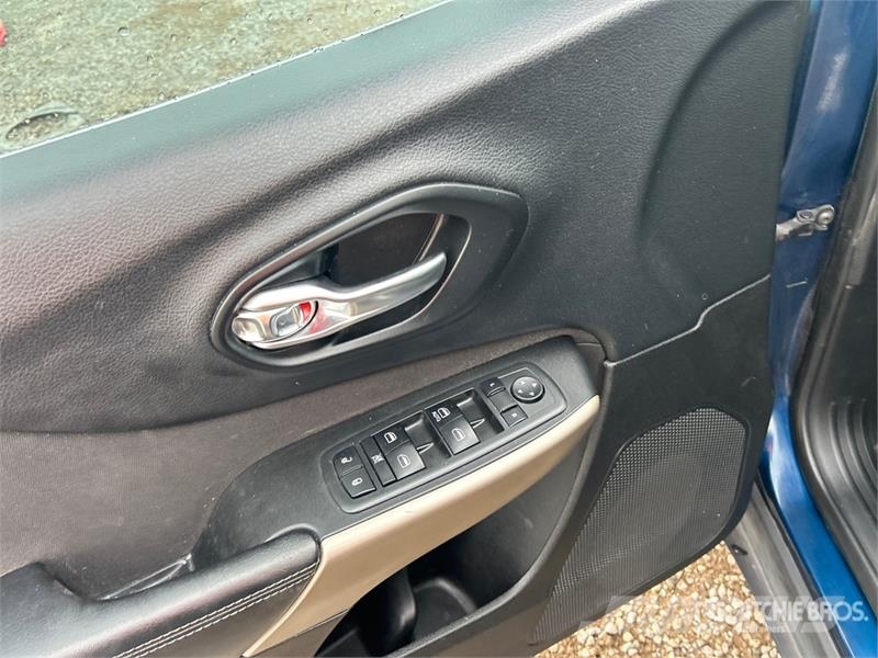 Jeep Grand Cherokee Laredo Automašīnas