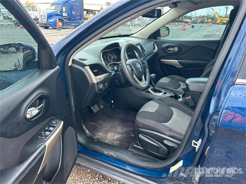 Jeep Grand Cherokee Laredo Automašīnas