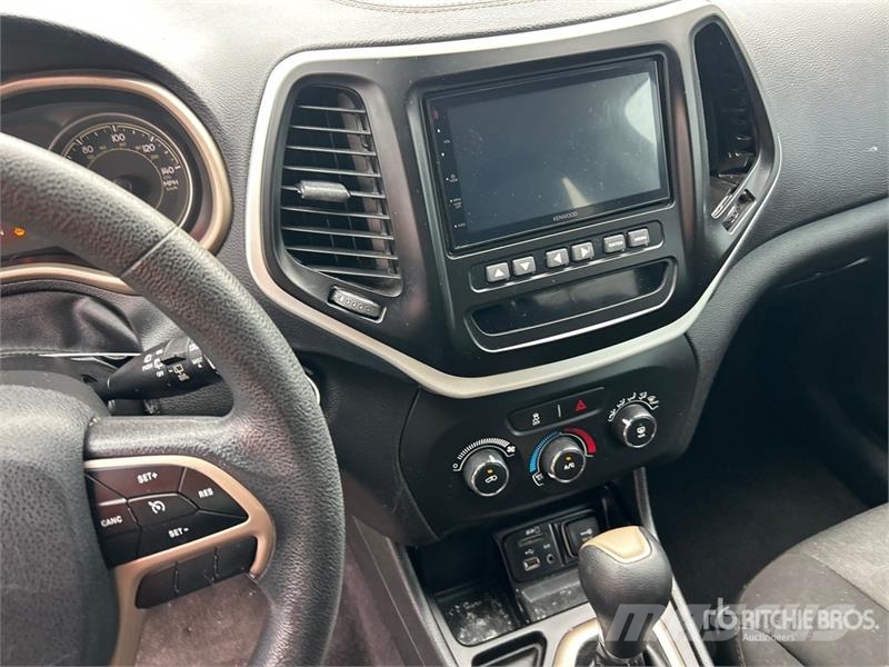Jeep Grand Cherokee Laredo Automašīnas