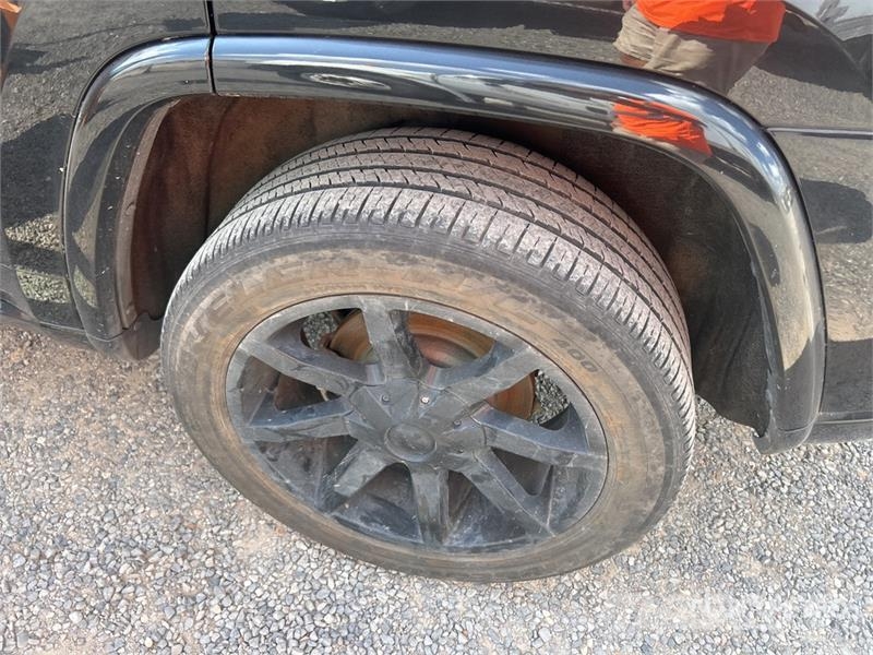 Jeep Grand Cherokee Overland 4WD SUV Kistehergépjárművek