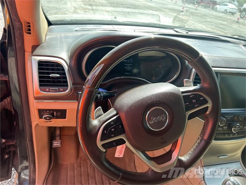Jeep Grand Cherokee Overland 4WD SUV Kistehergépjárművek