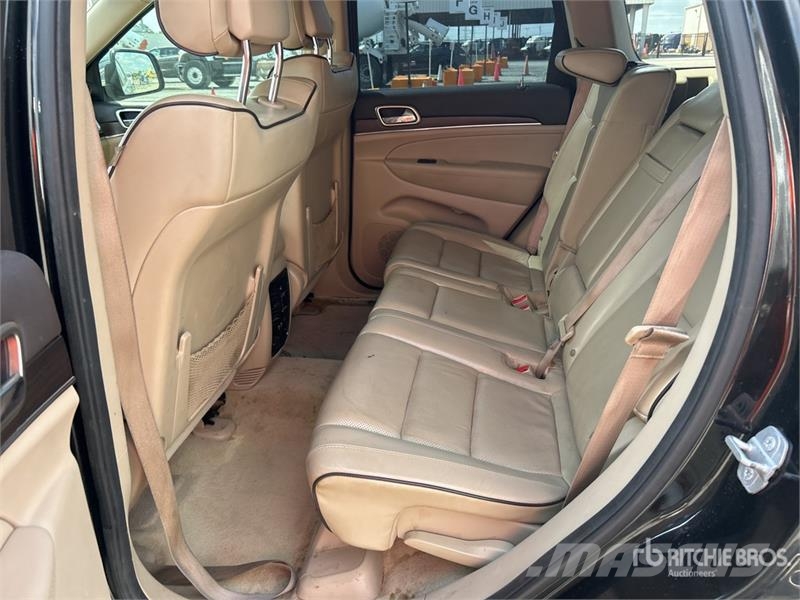 Jeep Grand Cherokee Overland 4WD SUV Kistehergépjárművek