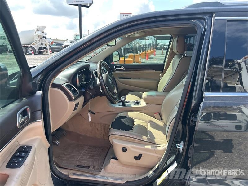 Jeep Grand Cherokee Overland 4WD SUV Kistehergépjárművek