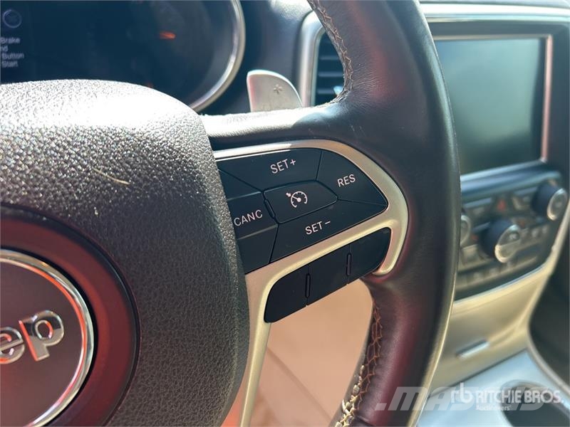 Jeep Grand Cherokee Overland 4WD SUV Kistehergépjárművek