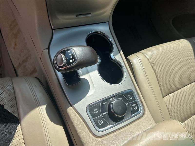 Jeep Grand Cherokee Overland 4WD SUV Kistehergépjárművek