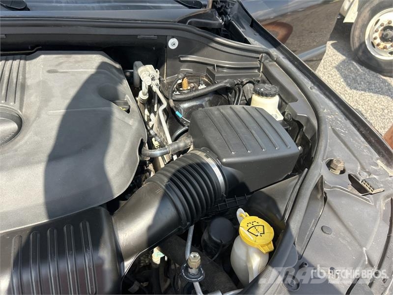 Jeep Grand Cherokee Overland 4WD SUV Kistehergépjárművek