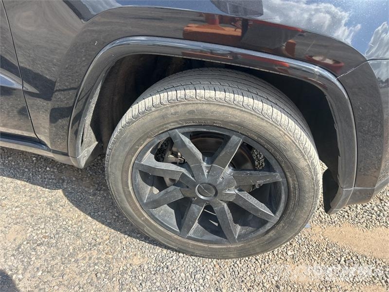 Jeep Grand Cherokee Overland 4WD SUV Kistehergépjárművek