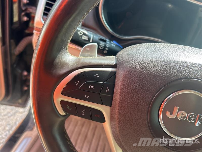 Jeep Grand Cherokee Overland 4WD SUV Kistehergépjárművek
