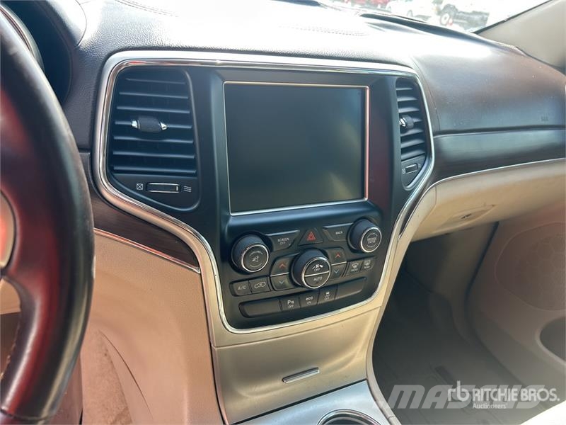 Jeep Grand Cherokee Overland 4WD SUV Kistehergépjárművek